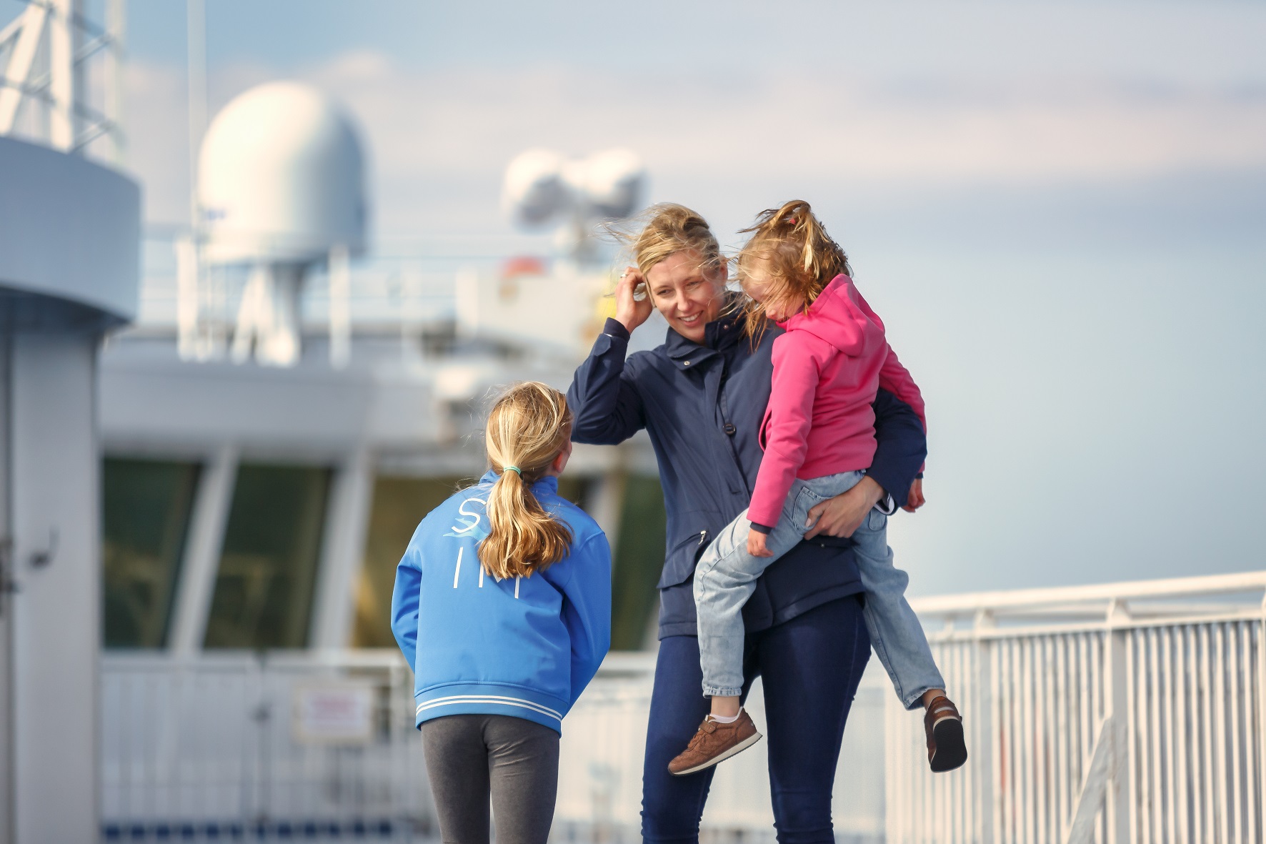 Familie auf der Fähre nach Schweden