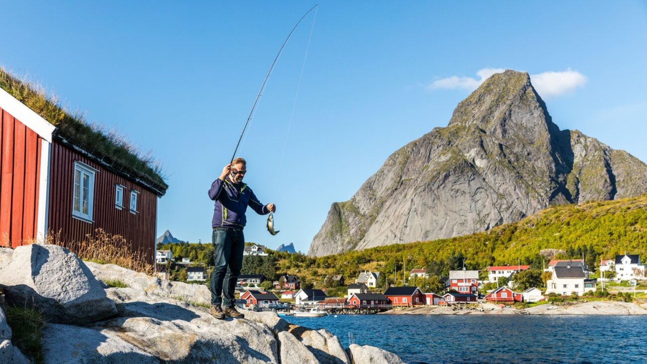 Mann angelt in Norwegen